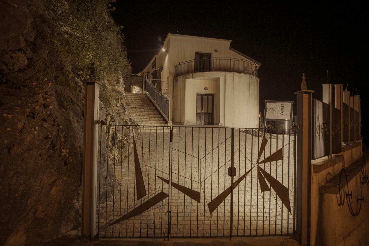 Ostello Della Gioventu Massimo Troisi Oliveto Citra Dış mekan fotoğraf
